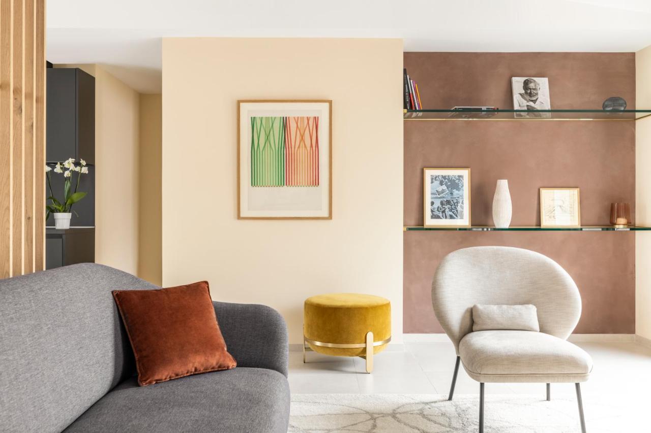 Maison Albar Hotels L'Imperator Ним Экстерьер фото Interior of a flat at The Standard Life Building, Edinburgh